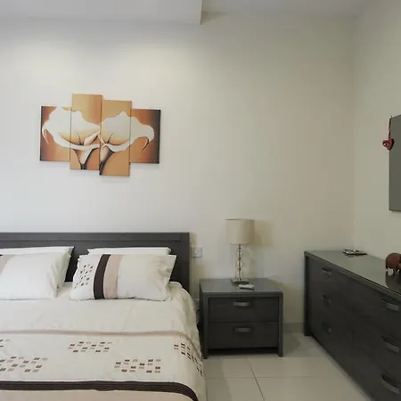 Oak Terrace * Saint Julian's