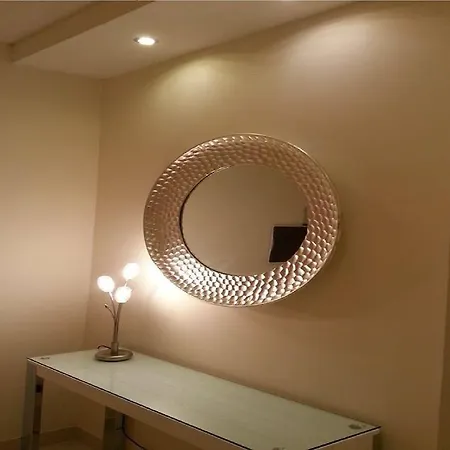 Oak Terrace Apartment *