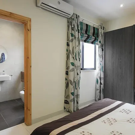 Oak Terrace Apartment