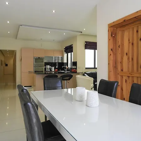 Oak Terrace * Saint Julian's